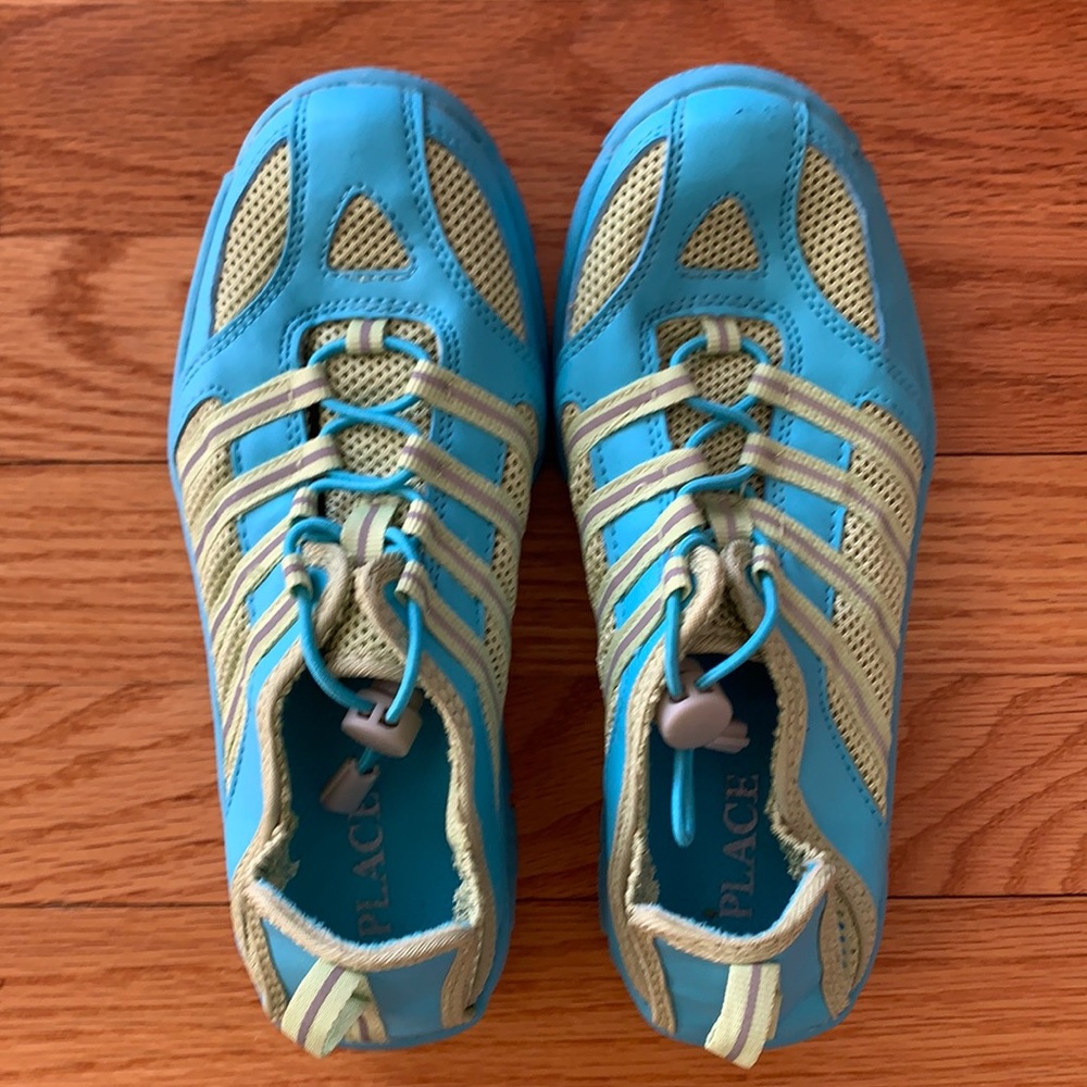 Children’s Place girls shoes, size 2. new